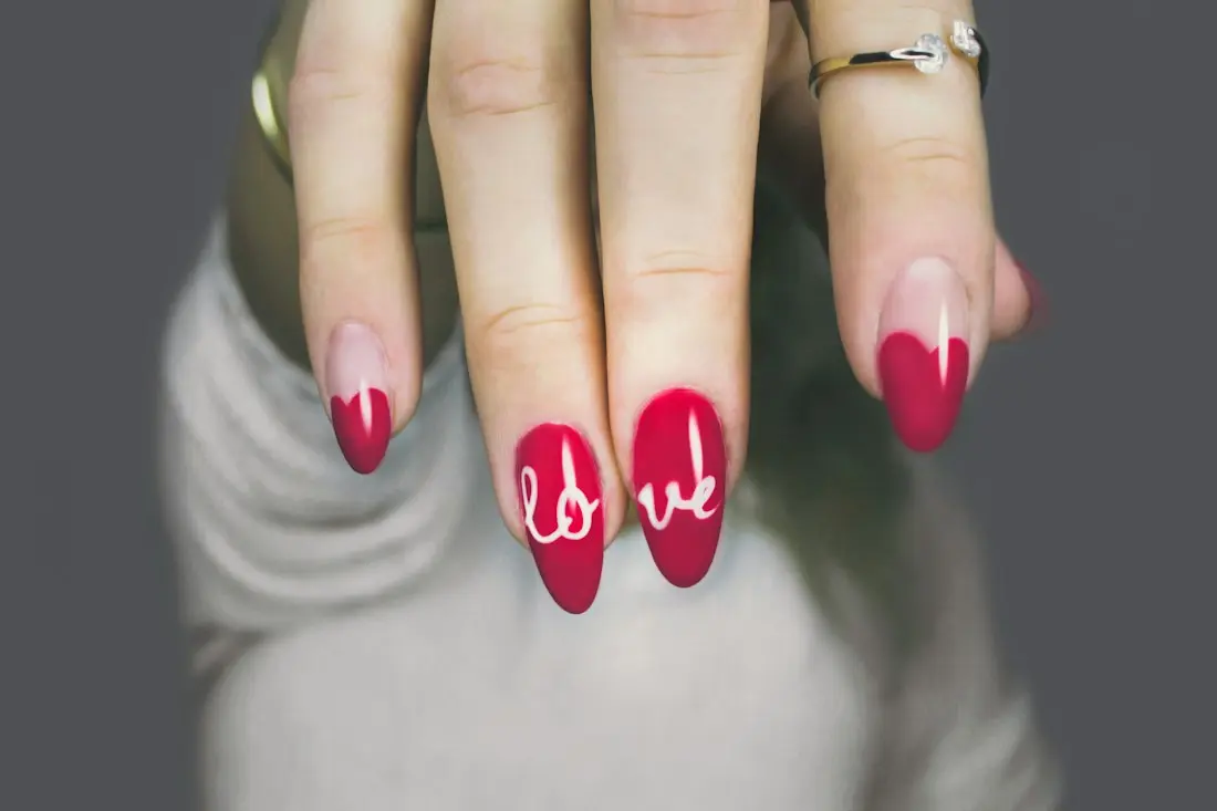 Kırmızı nail art